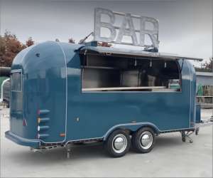 Puesto de Hot Dogs Estilo Vintage con Toldo a Rayas Retro y Detalles Cromados para un Look Clásico de Diner Americano - Product Image 5