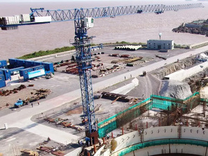 رافعة برجية مسطحة السطح بقدرة 20 طن مع صندوق تروس محرك ونظام هيدروليكي كامل، آلات رفع للبناء، بيع مباشر من أفضل مصنع في الصين طراز XL6025-20 - Product Image 4