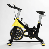 Vélo de spinning blanc professionnel commercial avec résistance à friction pour usage domestique et intérieur