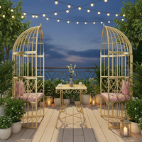 Ensemble de fauteuils de style européen en fer forgé, forme cage à oiseaux ovale, rembourrés en velours éponge, design traditionnel pour photographie de mariage en extérieur