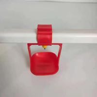 Gobelet en plastique rouge à double bras pour équipement d'élevage de cailles de poulet PH-181 de tasse d'égouttement de mamelon