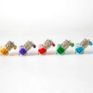 Regalos decorativos para coche de aromaterapia de aceite esencial, salidas de aire de coche refrescantes y desodorizantes, colgantes de botella de Perfume para coche - Product Image 3