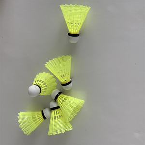 Acquista Online Volani da Badminton <span class=keywords><strong>Mavis</strong></span> 350 di Qualità, Resistenti e Luminosi in Nylon per Allenamento ed Esercizio - Product Image 3