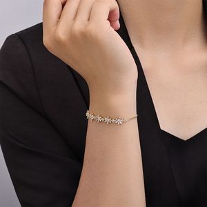 สร้อยข้อมือคริสตัลเกล็ดหิมะฝังไมโครเซอร์คอนปรับได้สำหรับผู้หญิงสวมใส่ทุกวัน - Product Image 3