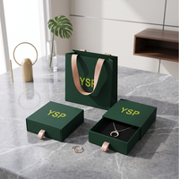 Boîte à tiroir coulissant vert foncé avec logo, conteneur haut de gamme et sac assorti pour présentation de bijoux et colliers