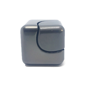 Cubo Antistress Metallico di Alta Qualità, Spinner da Scrivania Arcobaleno per Bambini e Adulti - Product Image 4