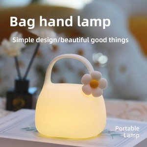 Lampe de chevet portable à design de dessin animé activée par le toucher pour mères et bébés, lampe d'allaitement, lampe de chevet pour enfants, lampe à intensité réglable - Product Image 4