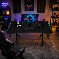 Bureau d'ordinateur de jeu professionnel avec un bureau spacieux et une structure stable pour l'installation d'un PC