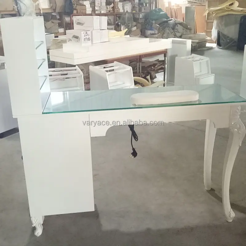 Table à ongles en métal au design moderne pour équipement de manucure de salon pour meubles de beauté