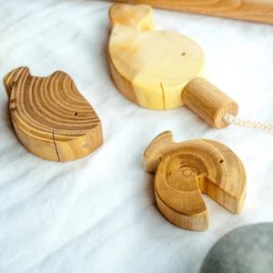 Jouet de pêche magnétique écologique pour enfants, 8 poissons en bois pour les tout-petits, cadeau préscolaire, <span class=keywords><strong>aimant</strong></span> Ndfeb courbé, cadeau de Noël sûr - Product Image 5