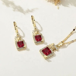 Parures de bijoux ZYO personnalisées : boucles d'oreilles et colliers plaqués or 18 carats pour femme – Prix de gros - Product Image 5
