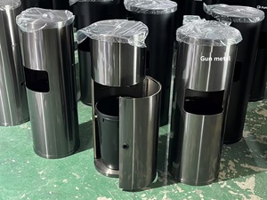 <span class=keywords><strong>Poubelle</strong></span> d'intérieur commerciale ventilée en acier inoxydable avec distributeur de lingettes humides désinfectantes - Product Image 2