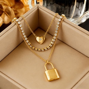 Collier pendentif personnalisé en acier inoxydable de qualité supérieure, plaqué or 18 carats, avec perles, cœur et papillon, pour femme, collier médaillon multicouche, cadeau - Product Image 4