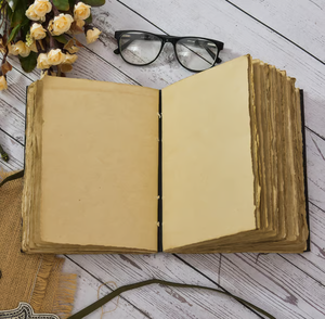 Carnet en cuir Eternal Roots avec couverture rigide et papier à bords frangés vierges pour l'écriture, le dessin et l'usage quotidien - Product Image 3