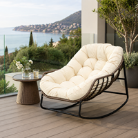 Chaise à bascule moderne en rotin pour l'extérieur - Imperméable et légère pour le jardin, la plage, la terrasse