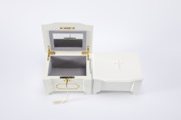 Boîte à bijoux personnalisée de luxe croix en bois blanc fait main en MDF avec serrure à clé miroir pour l'artisanat