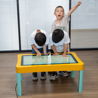 Nouveau design de table de jeu intérieure interactive à écran tactile numérique intelligent Chargement sans fil Garantie d'un an pour l'école des cafés