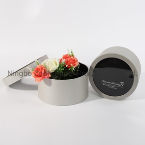 กล่องกระดาษพิมพ์โลโก้ตามสั่ง กล่องดอกไม้ทรงกลม กล่องของขวัญงานแต่งงาน กล่องของขวัญดอกไม้วาเลนไทน์ พร้อมหน้าต่างใส - Product Image 3