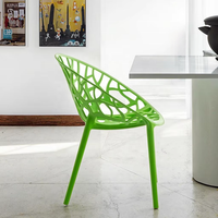 Chaise en plastique empilable moderne et imperméable avec assise en polypropylène en forme de corail pour hôtel, salle à manger, salon et jardin