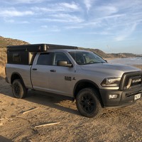 Camper 4x4 tout-terrain hybride à toit relevable certifié VIN pour pick-up, idéal pour les couples en expéditions et le overlanding, personnalisable OEM
