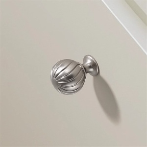 Tirador de Bola Corrugado de Aleación de Zinc para Mesitas de Noche, Armarios, Vinotecas y Gabinetes de Cocina - Acabado Dorado, Diseño Sencillo - Product Image 5