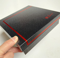 Caja de Regalo Rígida de Lujo con Acabado Mate, Tapa Abatible, Cierre Metálico y Asa de Plástico Texturizado Negro, Cajas de Regalo para Invitados de Boda