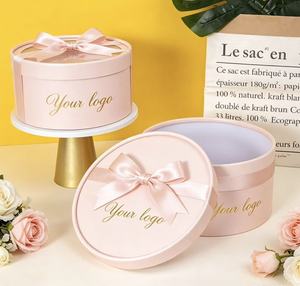 Boîte cadeau ronde noire personnalisée avec couvercle transparent et nœud en ruban pour emballage cadeau avec impression de logo en feuille d'or - Product Image 4