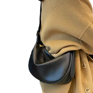 Bolsa mensageiro de ombro de couro PU de luxo simples para meninas em forma de bolinho crossbody bolsa feminina com alça ajustável