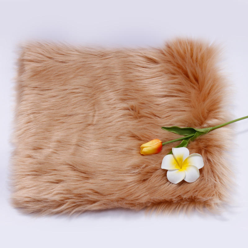 Coussin en peluche marron