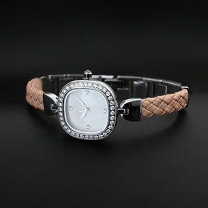 Reloj Cuadrado para Mujer con Logotipo Personalizado, Reloj de Pulsera de Lujo con Diamantes Moissanite VVS - Product Image 2