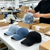 Production personnalisée de casquettes de baseball à six panneaux en denim délavé à visière souple pour la randonnée, la protection solaire et les activités sportives