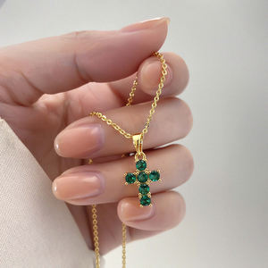 Collier Pendentif Croix Minimaliste en Or 18 carats, Bijoux Tendance Thème Croix de Jésus, Vente en Gros, Style Iced Out - Product Image 2