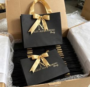 ถุงกระดาษบรรจุภัณฑ์พร้อมหูหิ้วสำหรับใส่ของขวัญหรือช้อปปิ้ง  ออกแบบโลโก้ของคุณเองได้ - Product Image 4