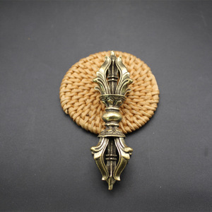 Ornement Vajra en laiton à fixer au mur, design traditionnel, décoration d'intérieur, pièce unique - Product Image 1