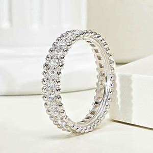 Anillo decorativo minimalista brillante con circonita incrustada, delicado y elegante adorno para el dedo para mujer, para uso diario. - Product Image 2