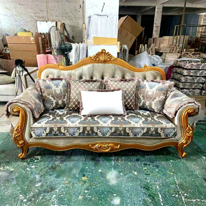 Sofá Antiguo de Lujo Europeo, Clásico con Marco Dorado, Respaldo Acolchado, Tapizado, de Tres Plazas, Mueble para Sala de Estar - Product Image 1