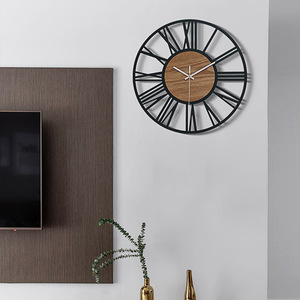 <span class=keywords><strong>Bureau</strong></span> à domicile café décoration moderne <span class=keywords><strong>noir</strong></span> rond en <span class=keywords><strong>bois</strong></span> horloge murale à piles silencieux sans tic-tac chiffres romains horloges en métal - Product Image 6