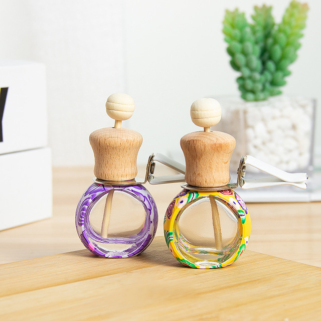 Luxury Portable Mini 10ml Hanging Wood Car Air Freshener Hot Selling Flat Glass Bottle with Screw Cap Perfume Holder