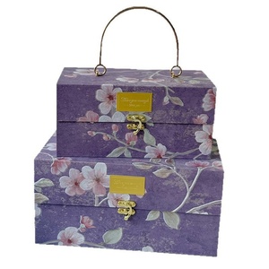 Vela de Regalo para Dama de Honor o Cumpleaños, Portátil, con Diseño Floral Chapado en Oro, Rígida, de Alta Gama, Ecológica, con Impresión UV - Product Image 5