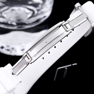 Montre sophistiquée transparente et lumineuse, montre de luxe pour les soirées formelles, les occasions professionnelles et les célébrations nocturnes, montre exquise - Product Image 5