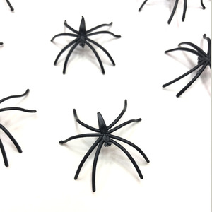 Arañas de plástico pequeñas multicolores de 4,5 cm, arañas pequeñas, accesorios de broma de terror, <span class=keywords><strong>araña</strong></span> para decoraciones al aire libre de Halloween - Product Image 4