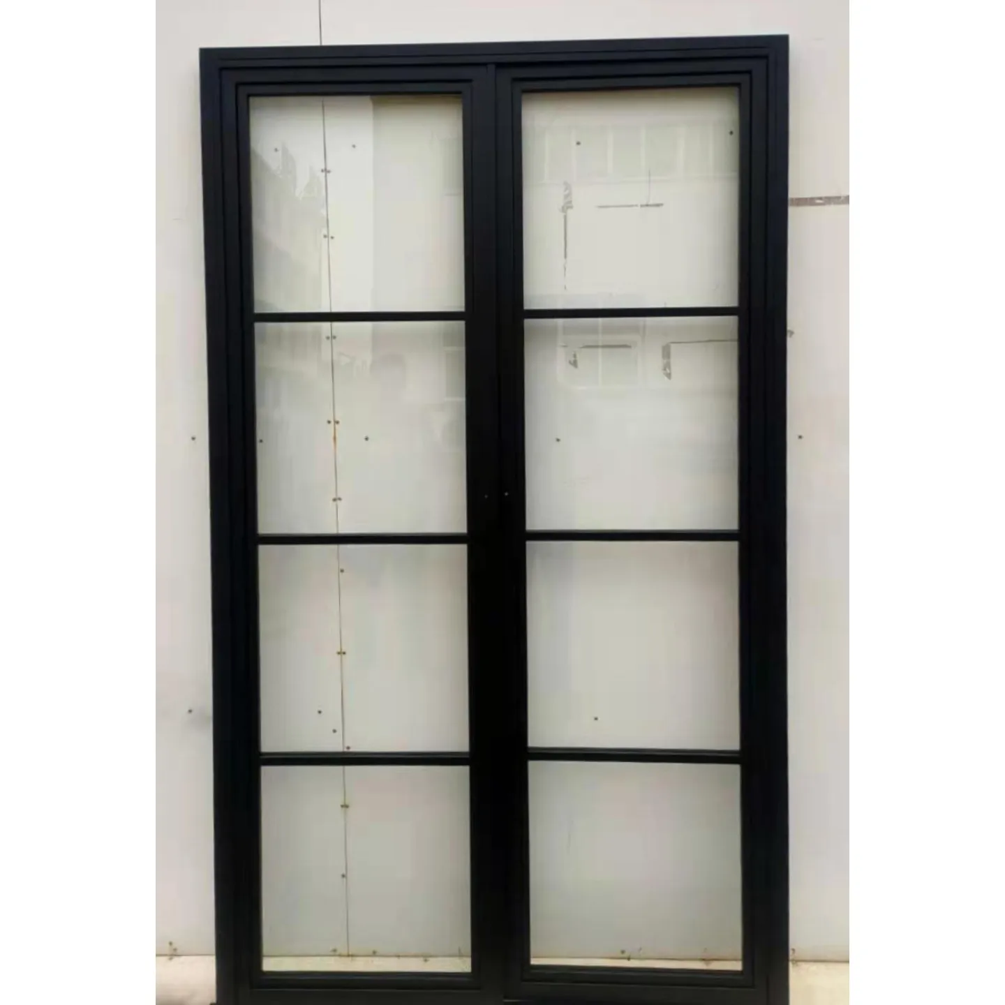Pas cher prix acier fenêtre soudure simple français noir fait en acier portes battantes conception de gril