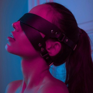 Máscara de Ojos Cruzada de Cuero BDSM - Máscara Facial Erótica de Cuero de Gran Venta - Productos Eróticos Personalizados con Diseño de Cruz - Product Image 4