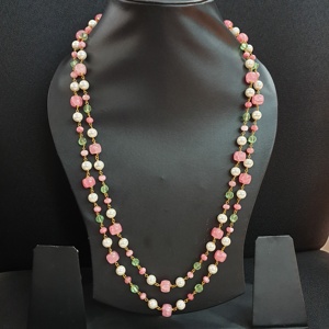 Collares largos de moda Mala con cuentas de Piedra Rosa de doble capa con acentos de perlas - Product Image 1