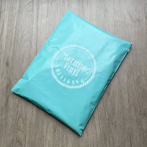 Enveloppes en polyéthylène couleur turquoise personnalisées avec impression blanche - Sacs d'expédition imperméables pour vêtements et articles faits main - Product Image 6