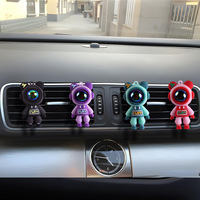 Petit cadeau : Clip diffuseur d'arômes pour grille d'aération de voiture, motif astronaute, parfum personnalisé, diffusion de senteurs naturelles, service de personnalisation OEM disponible