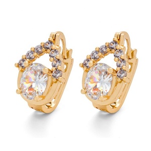Pendientes de Aro con Zirconia en Forma de Corazón, Chapados en Oro, Acabado Mate, para Bodas y Regalos - Product Image 2