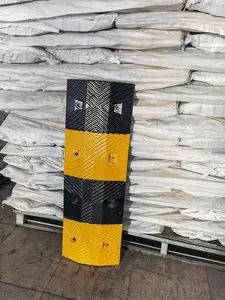 Speed Bump High Purity Heavy Traffic Safety Sturdy Trapezoidal Rubber Road Speed Bump