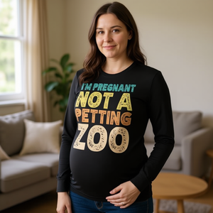 Camiseta de manga larga premium I'm Pregnant Not a Petting Zoo para futuras mamás - Product Image 3