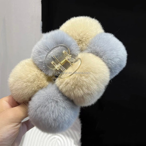 Commercio all'ingrosso di alta qualità ragazza carina pelliccia di coniglio pinze per capelli inverno autunno peluche accessori per la pesca all'aperto uso casuale - Product Image 4
